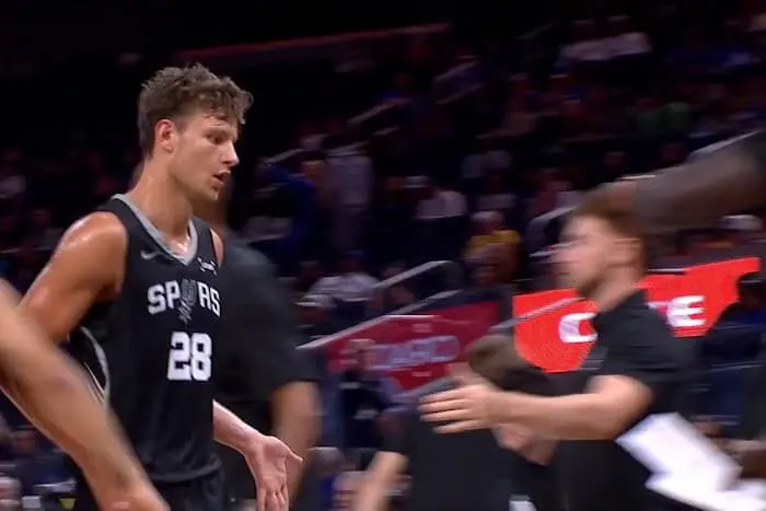 Wake-Up: Milicic Jr. zagrał dla Spurs. Rookie Lakers znów błysnął. Bonga zostaje w Europie