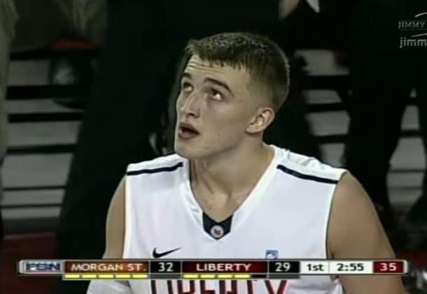 Tomasz Gielo miał 19 punktów (4/4 za trzy) przeciwko Coastal Carolina